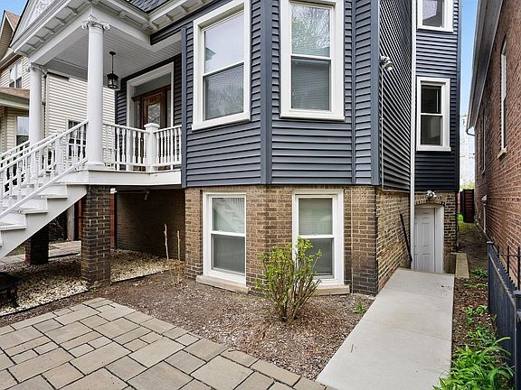 2nd image of 2214 W Ainslie St #1