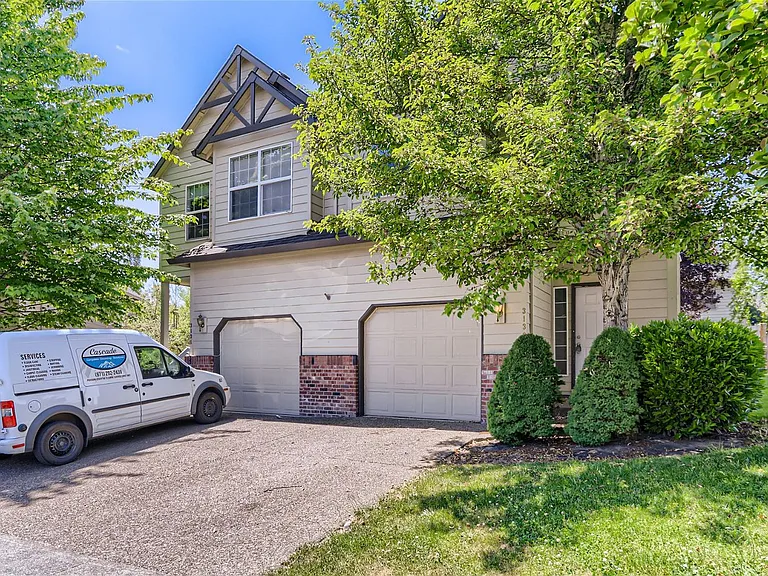 3133 NE 13th Pl — Photo 3