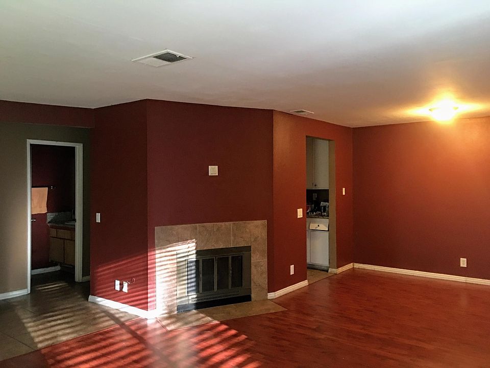 Laminated living room and family room in the first floor.