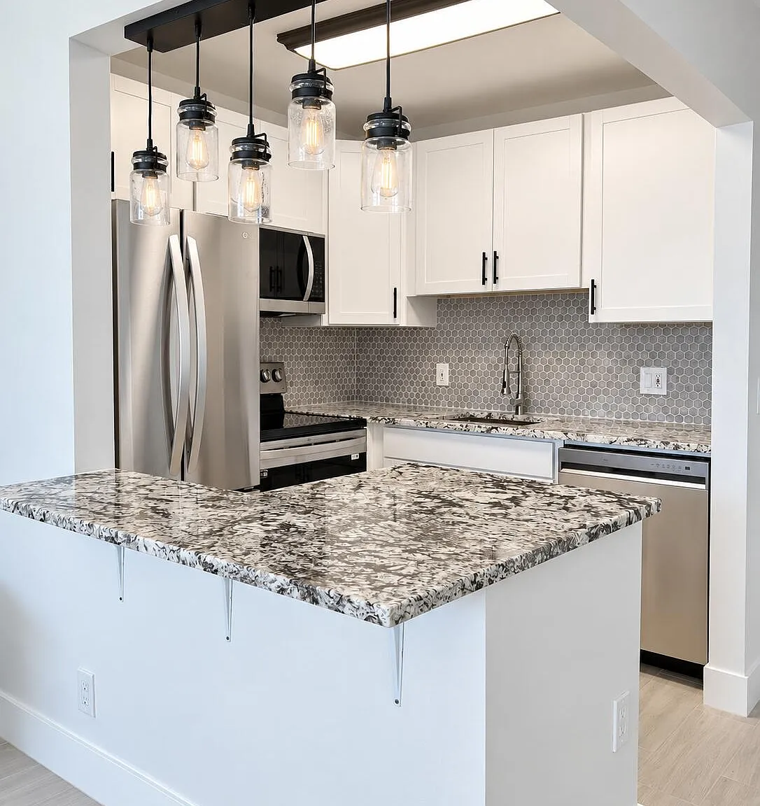 1 bed, 1.0 bath, 593 sqft, $1,650 — Photo 2