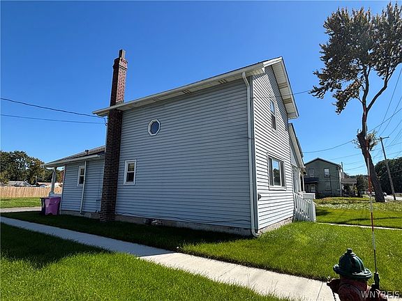 3rd image of 217 Mill St