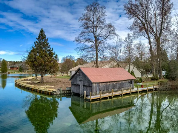 195 Cedar St, Leland, MI 49654