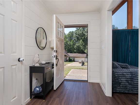 4th image of 4727 Appletree Ln