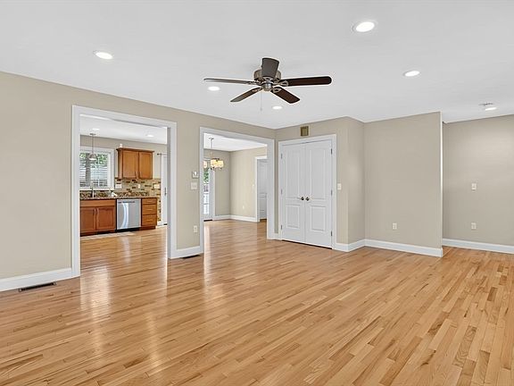 4th image of 8-10 Begley St