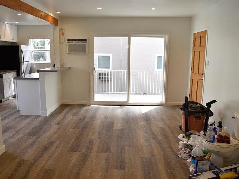 2310 S Bentley Ave #5 — Photo 4