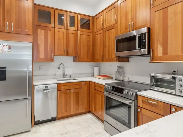 132 Commonwealth Ave APT 8, Boston, MA 02116