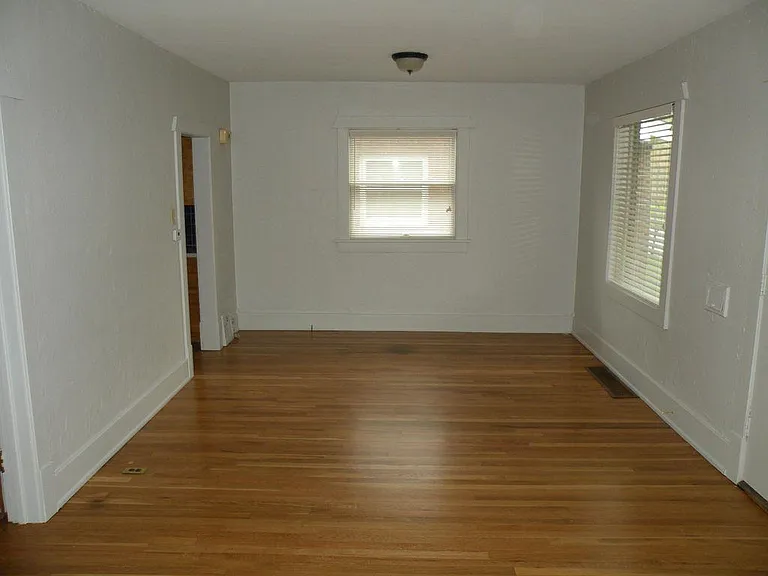 1054 S Vine St — Photo 9