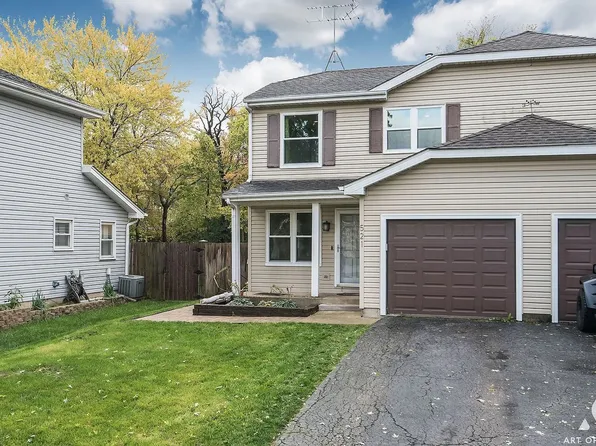 521 Milton Dr, Naperville, IL 60563