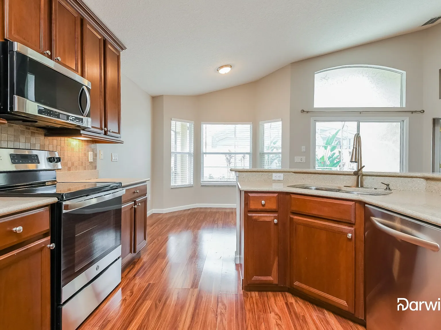 3 bed, 2.0 bath, 1726 sqft, $2,345 — Photo 4