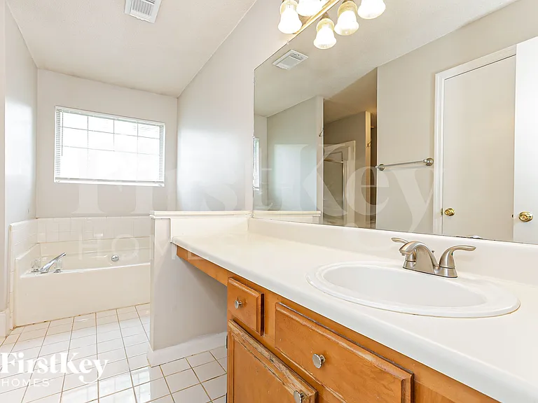 2347 Glencairn Ln SW — Photo 12