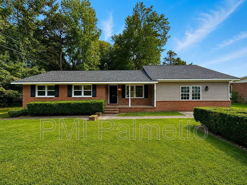 4 bed, 2.0 bath, 2648 sqft, $2,350 — Photo 1