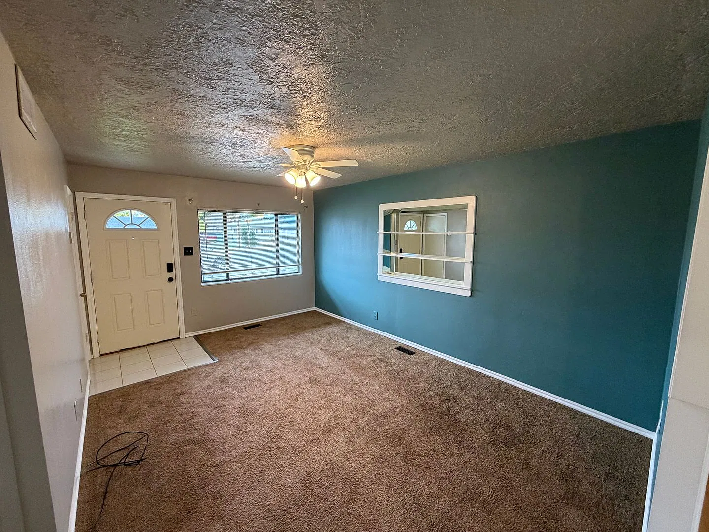Three Bedroom Home in Kearns with very large detached garage! / Available now!! — Photo 4