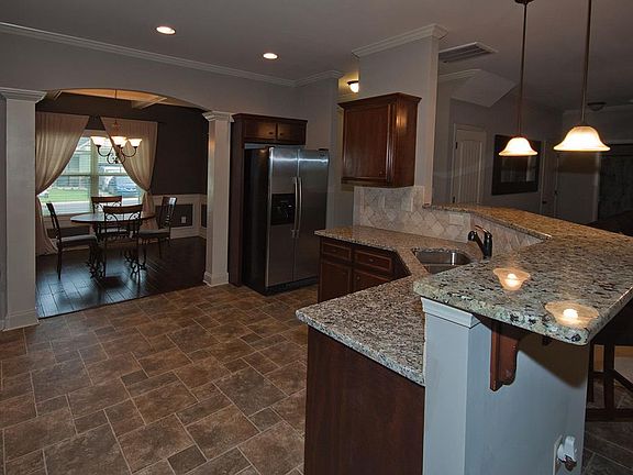 3rd image of 4 Bristol Ln