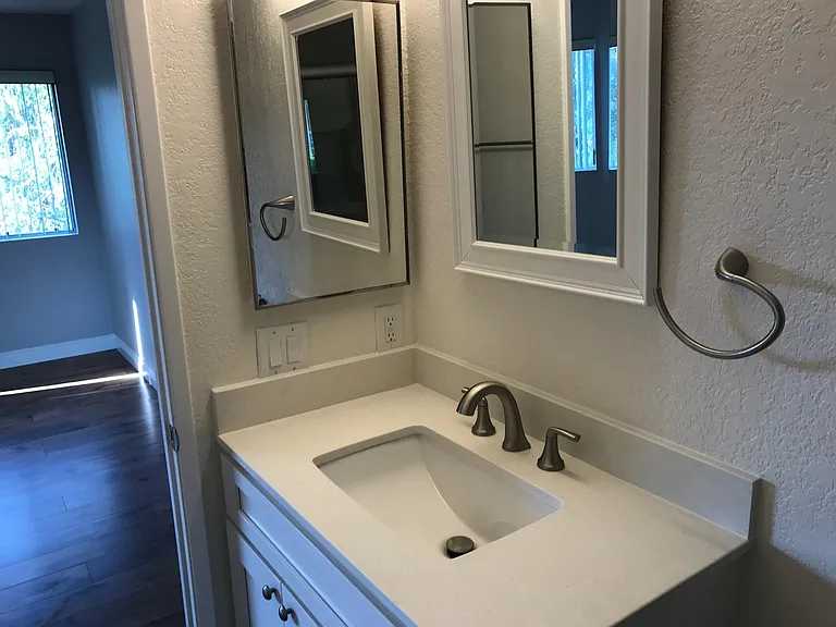 Masterbathroom Vanity with Granite