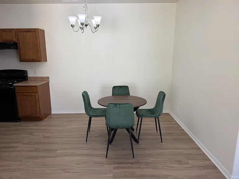 1600 Bradley Ct — Photo 8