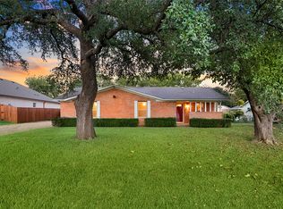 102 Creekview Dr W, Red Oak, TX 75154