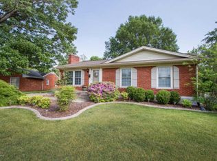 6833 Green Meadow Cir, Woodlawn Park, KY 40207
