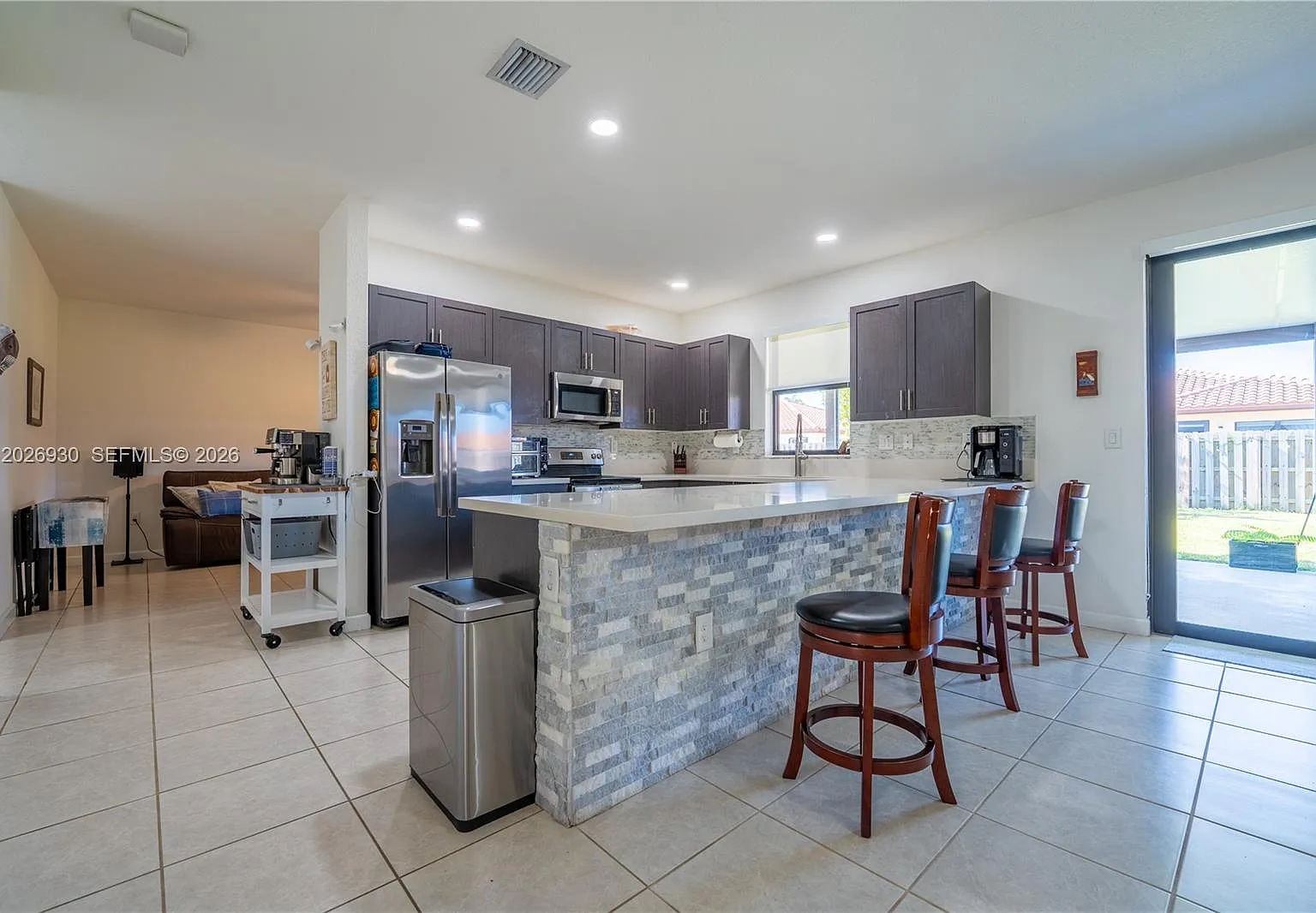 4 bed, 2720 sqft, $3,900 — Photo 3