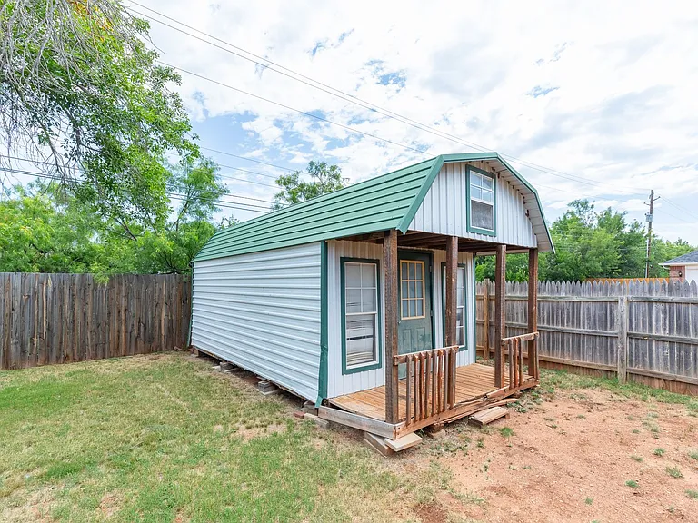 3902 Karen Dr — Photo 36