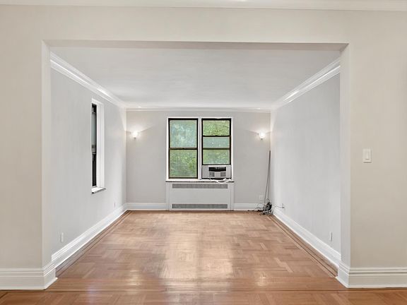 3rd image of 210 Martine Ave APT 2D