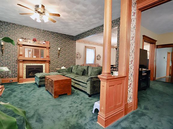 5th image of 702 W Hickory St