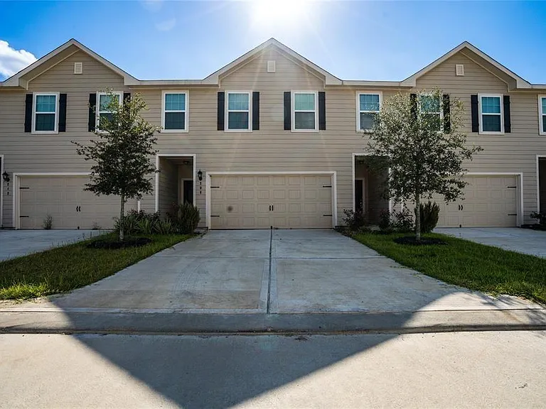 208 Autumn Berry Ln — Photo 3