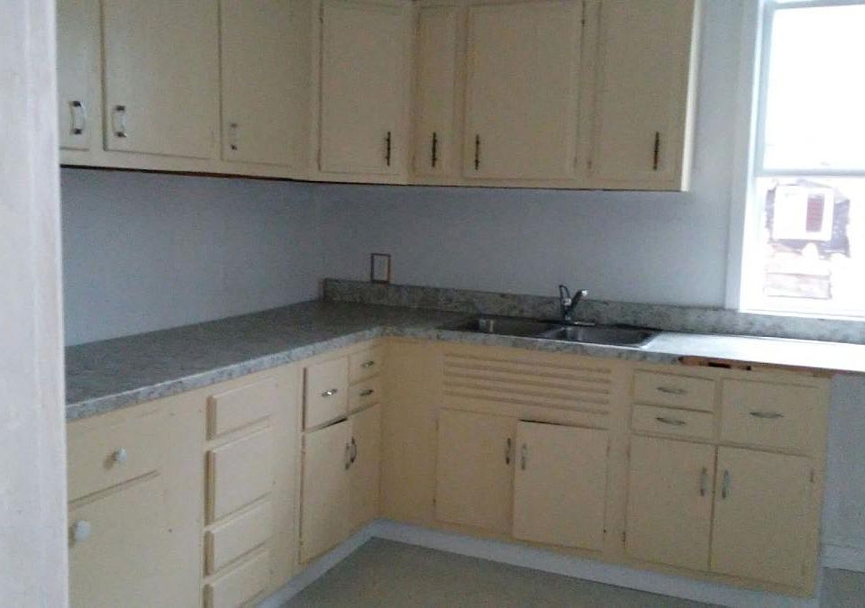 2nd image of 829 Meadow Ave