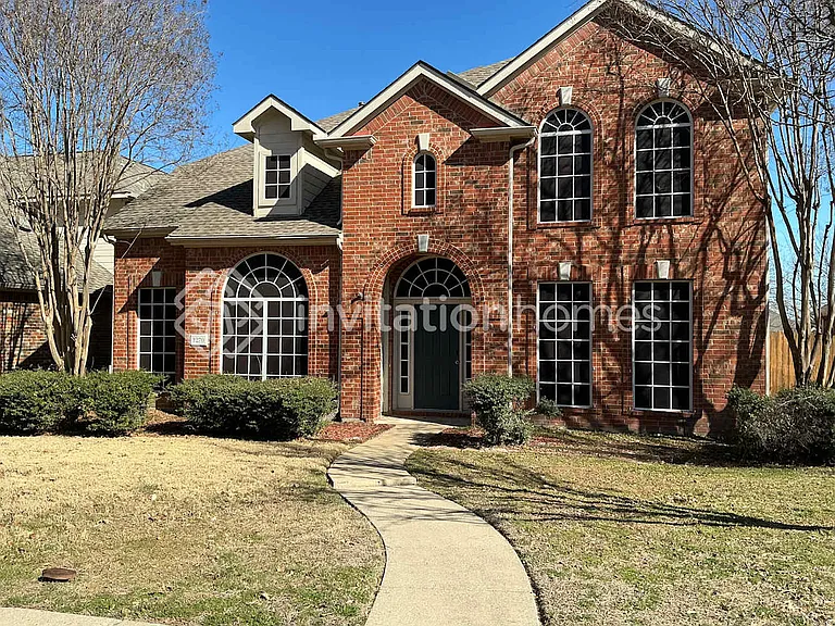 1270 Stanford Dr — Photo 1