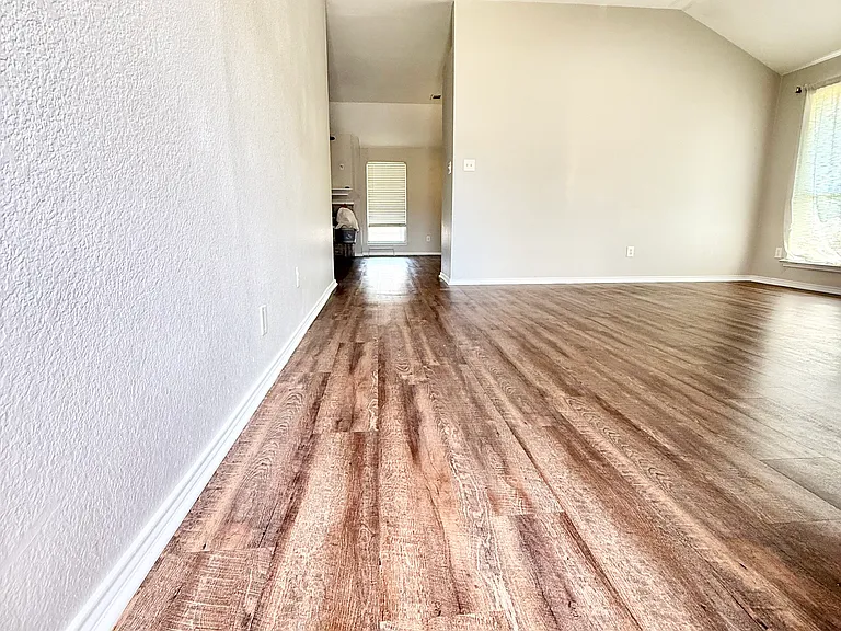 3902 Hudson Dr — Photo 3