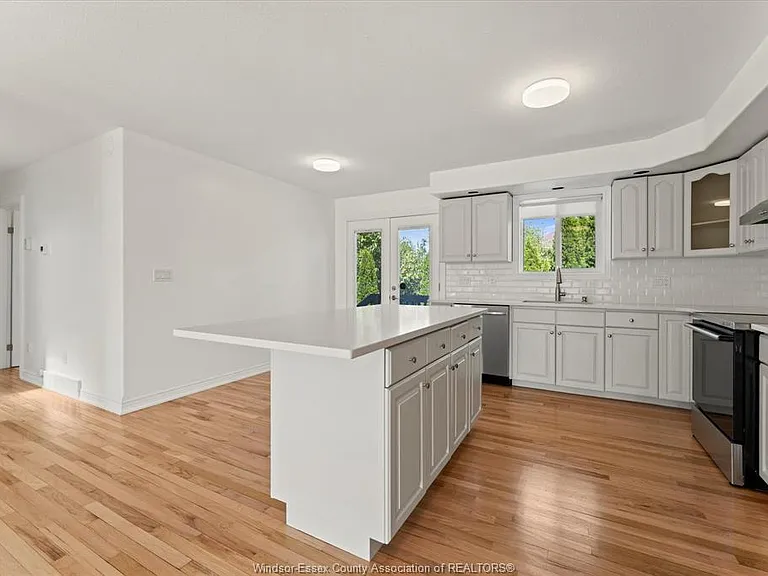 3316 Kenilworth Dr — Photo 12