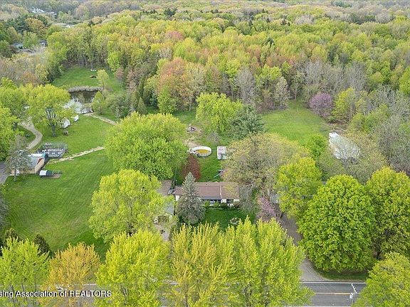 3rd image of 11075 W Jolly Rd