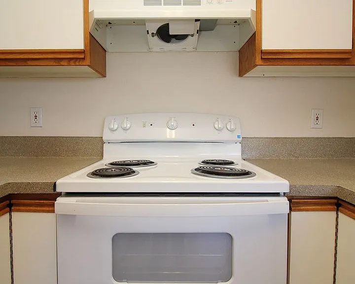 McKenzie Court — Photo 10