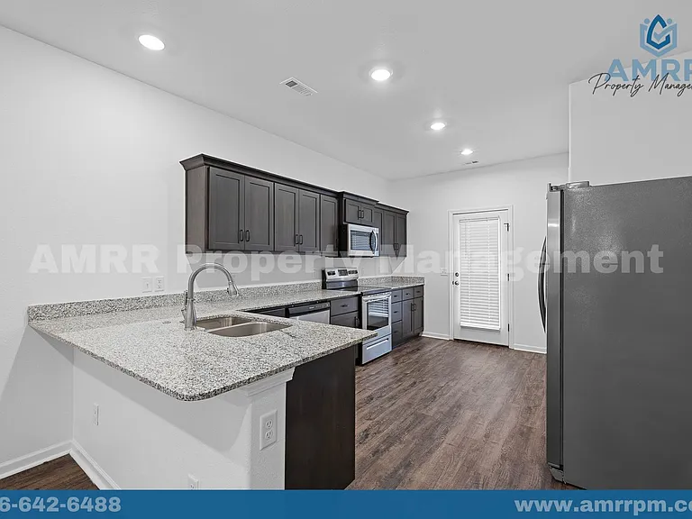 621 Short Leaf Ln — Photo 11