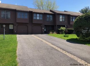 651 Top Ridge Dr, Albany, NY 12203