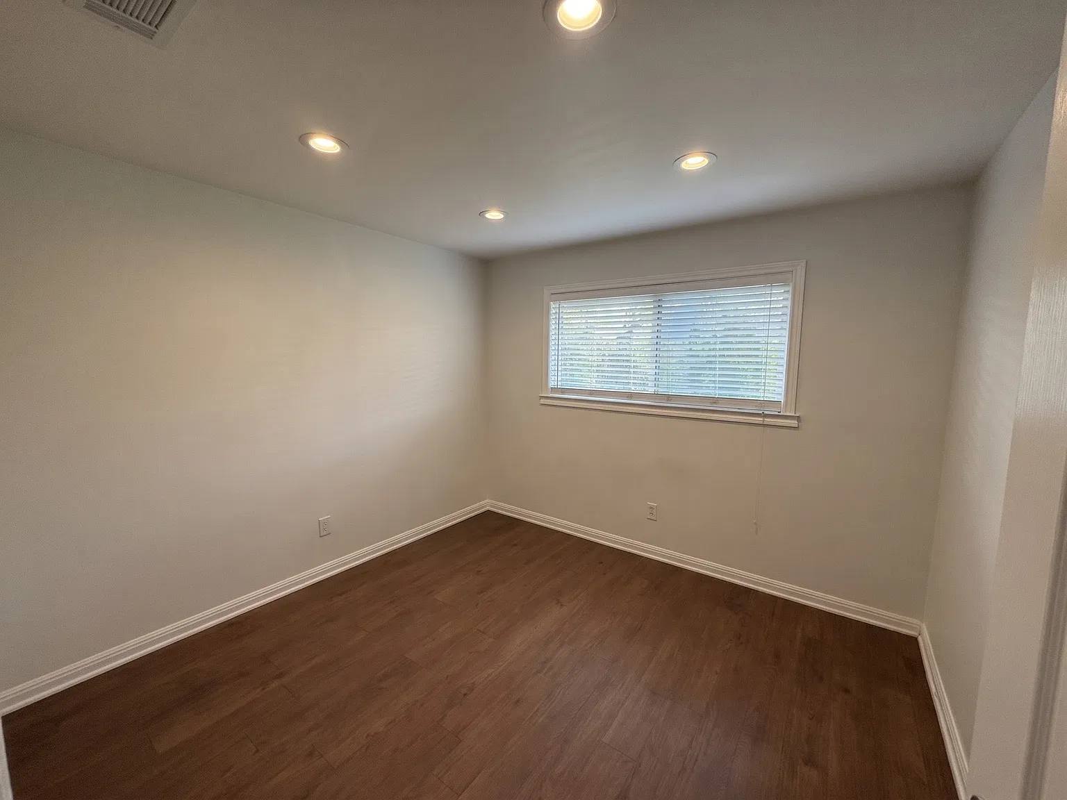3 bed, 1220 sqft, $1,800 — Photo 4