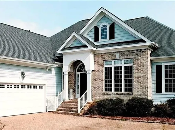 105 Monroe Ct, Carrollton, VA 23314