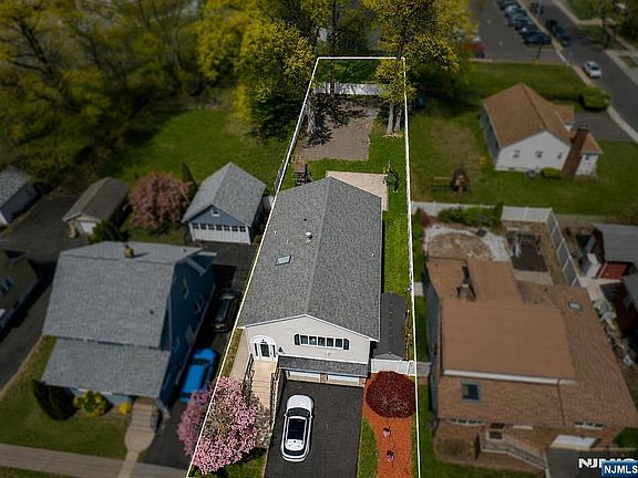 3rd image of 12 Chamberlain Ave