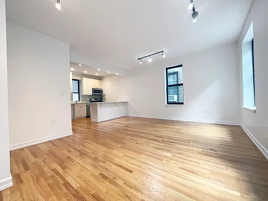 Rented by Bohemia Realty Group | media 19