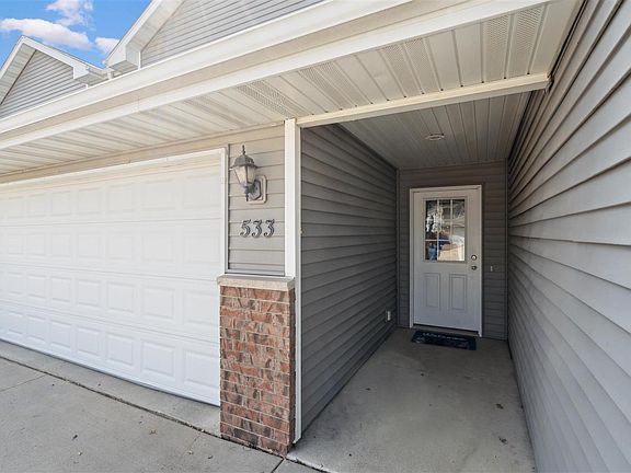 2nd image of 533 E Goldfinch Dr
