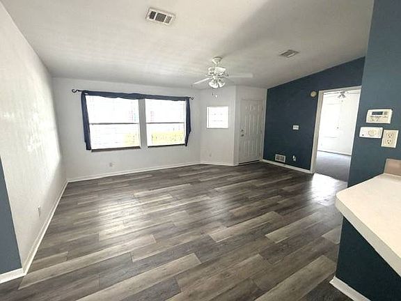 3rd image of 1704 Primrose Ln