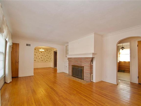 2nd image of 7543 Oak St