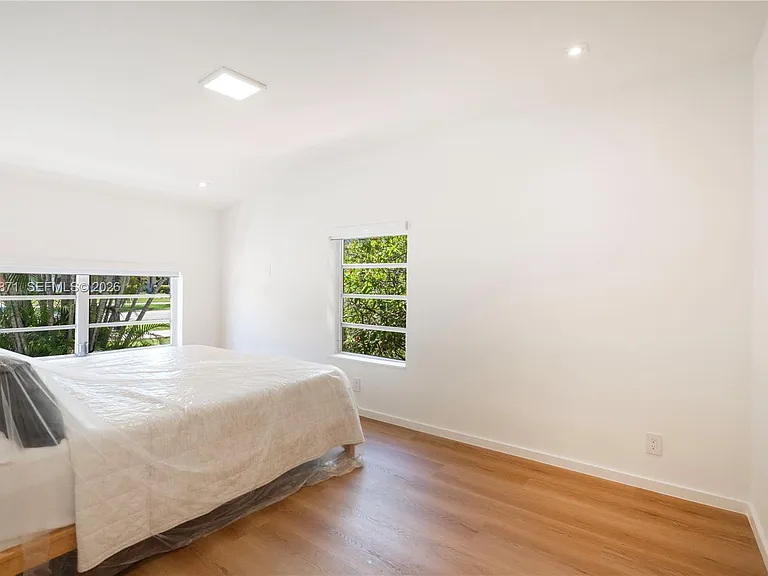 3021 Coconut Grove Dr — Photo 5