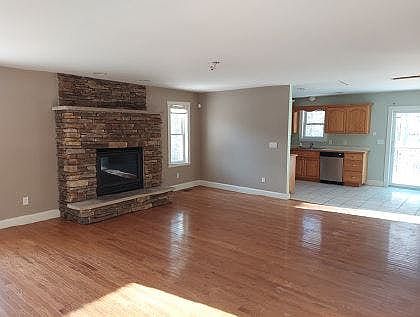 3rd image of 104 Horgan Ct