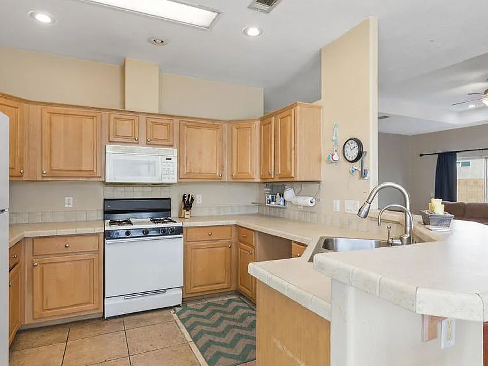 2nd image of 15785 Snowview Dr