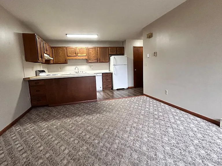 220 S Holly Ave — Photo 3