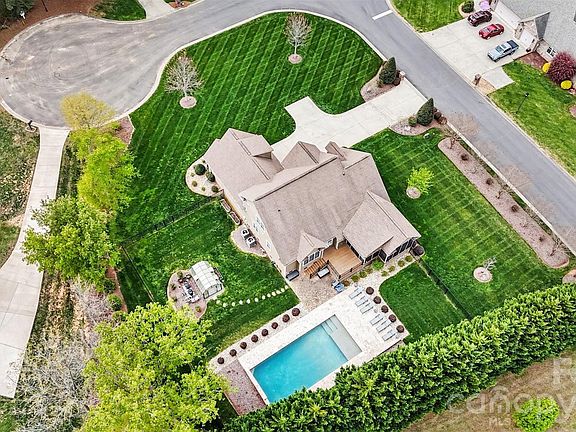 3rd image of 505 Williamsfield Dr