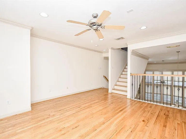 1515 Hyde Park Blvd #39 — Photo 7