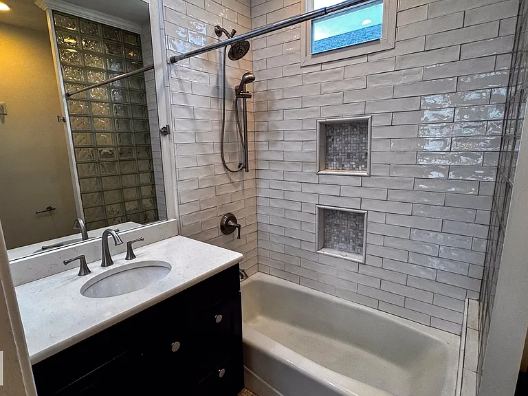 1530-1532 Hillary St #1530 — Photo 8