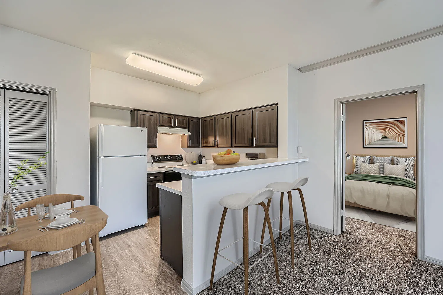 Lakeline Apartments — Photo 3