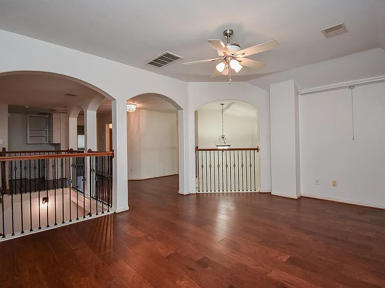 16915 Locust Springs Dr — Photo 23
